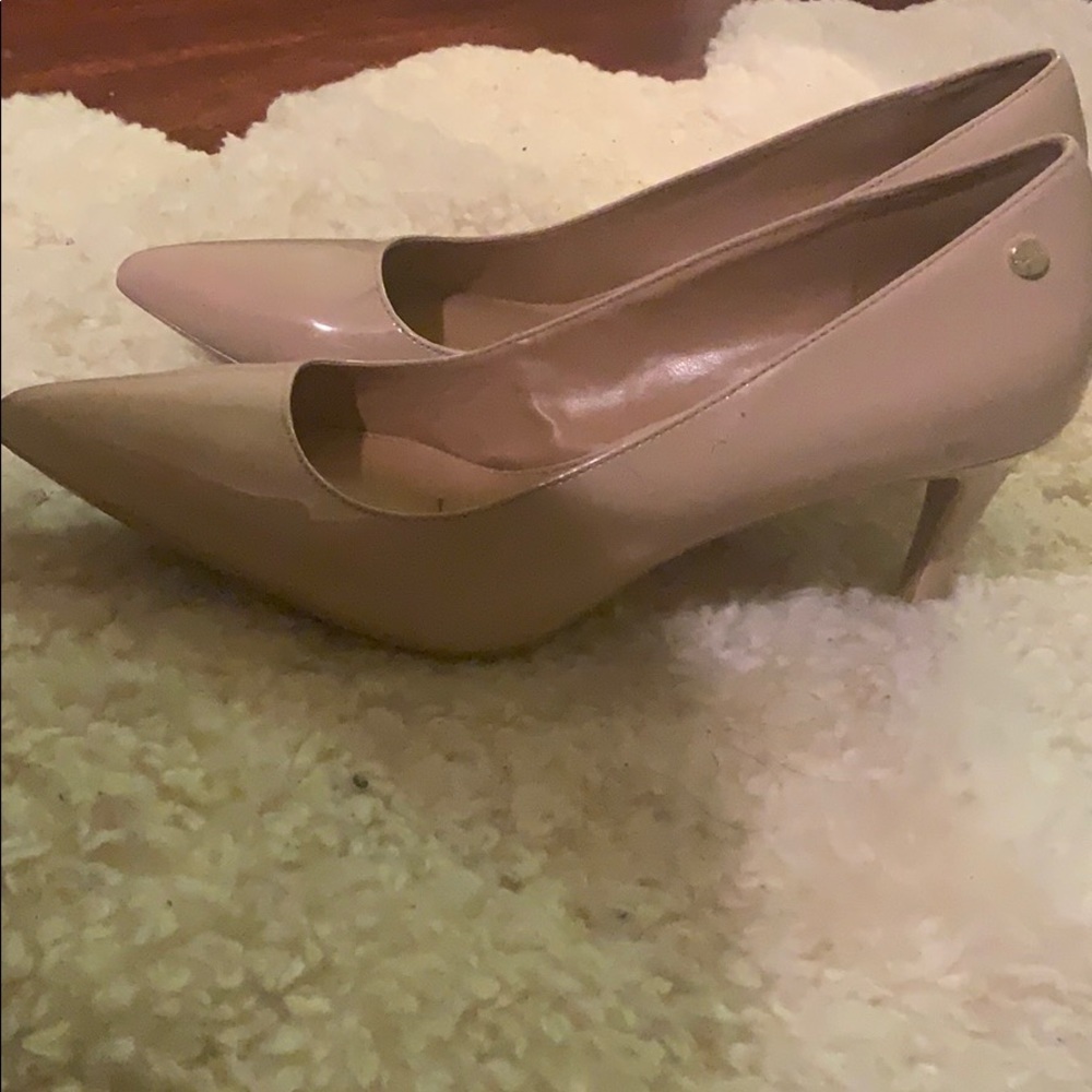 Calvin Klein used pumps